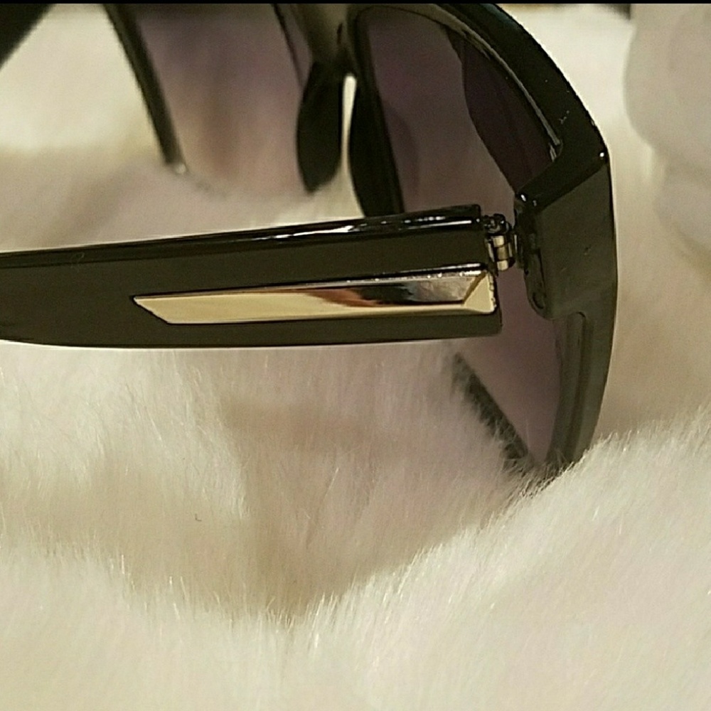 Sunglasses - Picture 4 of 6